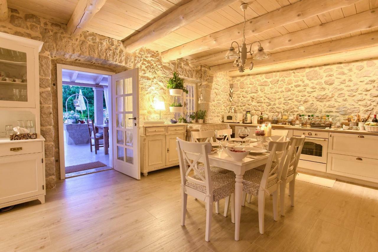 White Cottage Heritage House Čižići Exteriér fotografie