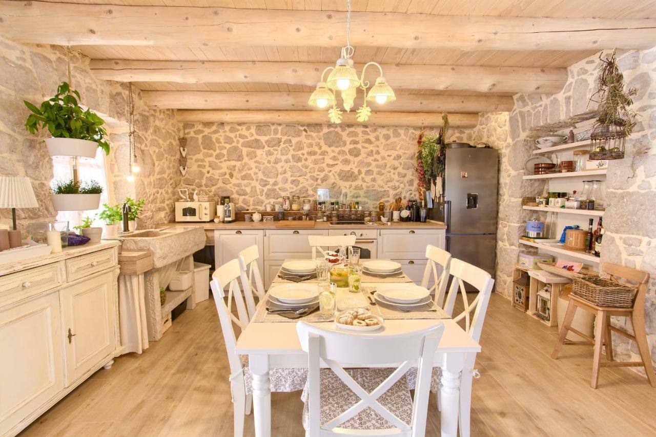 White Cottage Heritage House Čižići Exteriér fotografie