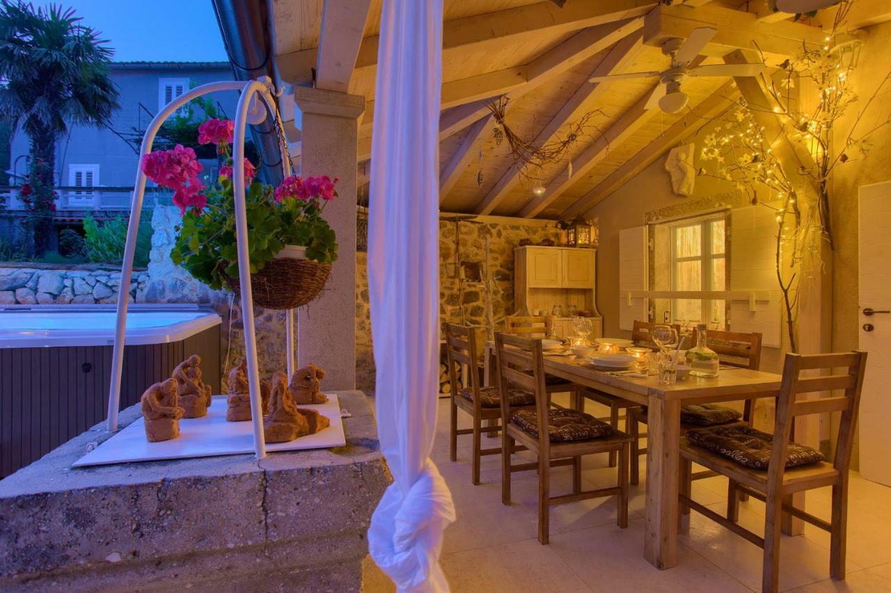 White Cottage Heritage House Čižići Exteriér fotografie